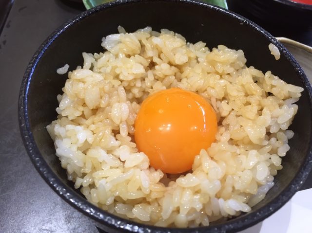 色んな説があるやろうけどな、これが究極のたまごかけご飯やで